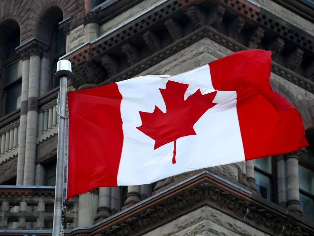 Canada Adds 656 R-ICL Substances to Domestic Substances List Under CEPA Image